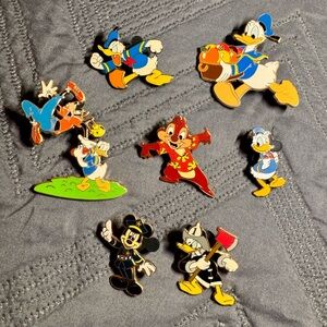 Disney pins. Lot of 7